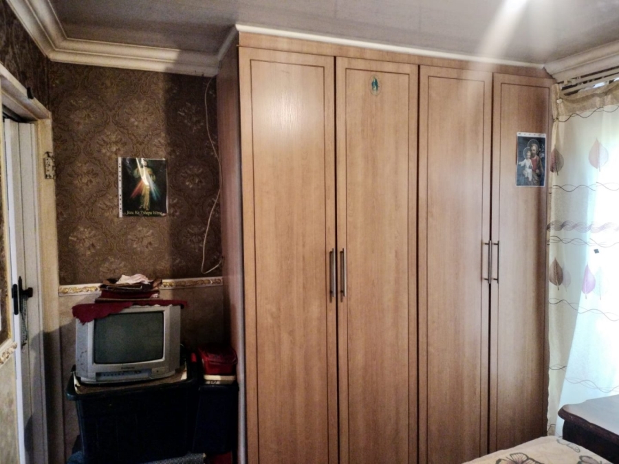 3 Bedroom Property for Sale in Molifi Tau Kloof Free State